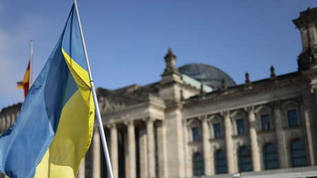 "Es la OTAN quien se acercó a las fronteras de Rusia": Diputado alemán se pronuncia sobre la situación en Ucrania (VIDEO)