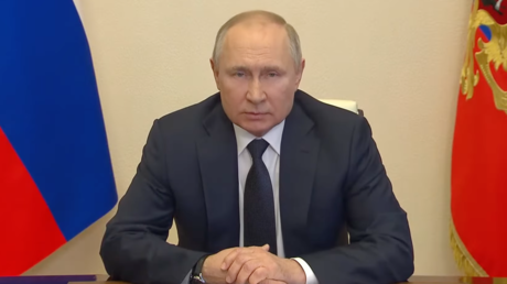 Putin: "Los soldados y oficiales rusos actúan valientemente como verdaderos héroes durante la operación en Ucrania"