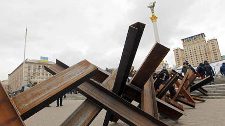 Zelenski firma una ley que permite a los civiles y extranjeros armarse y matar soldados rusos