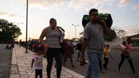 Migrantes protestan y causan destrozos en una oficina del Instituto de Migración en el sur de México
