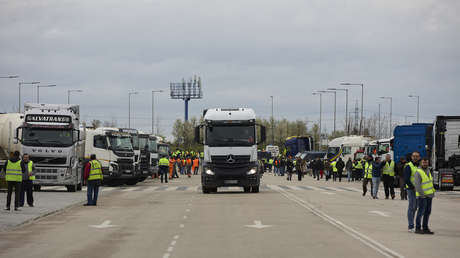 Los sindicatos salen a la calle en toda España y se unen al paro de transportistas que comienza a paralizar el país