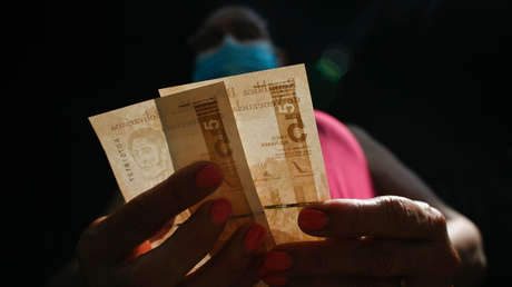 El uso del bolívar gana terreno frente al dólar después de años de precipitada devaluación: ¿qué pasa en la economía venezolana?