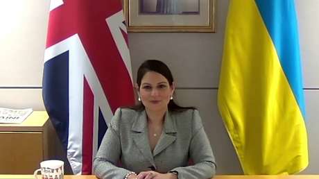 La ministra del Interior británica asegura a dos humoristas rusos "estar lista" para una nueva alianza, que trabajaría "solo al servicio de Ucrania"