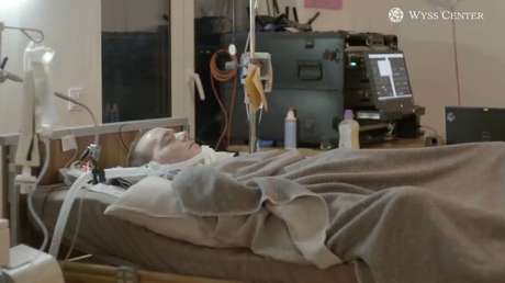 "Quiero una cerveza": revelan las primeras palabras de un paciente con parálisis total que pudo volver a comunicarse gracias a un implante