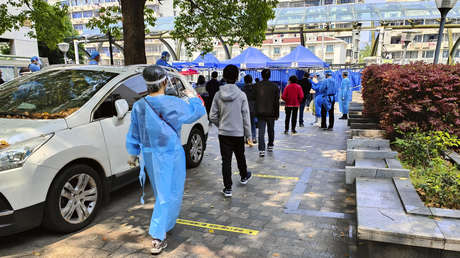 Shanghái reporta el mayor número de muertes al día por covid-19 desde el inicio del confinamiento mientras Pekín advierte de una situación "sombría"