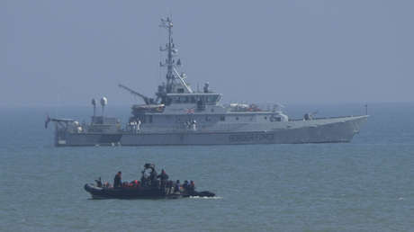 "Inhumano, cruel y desagradable": Crecen las críticas al proyecto del Reino Unido para trasladar migrantes ilegales a Ruanda