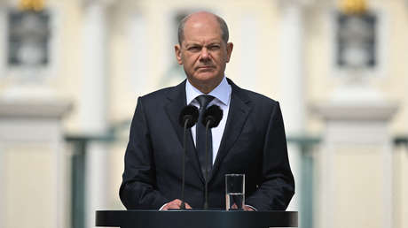 El vicepresidente del Bundestag responde al embajador ucraniano en defensa del canciller alemán: "Olaf Scholz no es una salchicha"