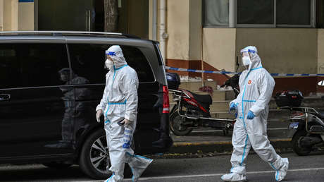 Shanghái endurece sus severas medidas de confinamiento pese a la caída de casos de coronavirus