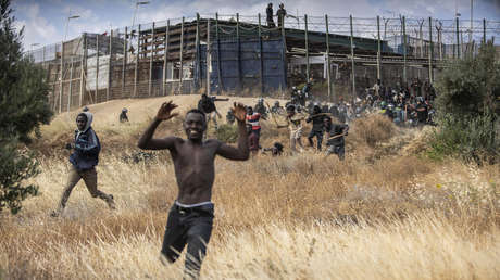 Más de 100 personas entran en Melilla en el primer gran salto desde que Pedro Sánchez cambió su postura sobre el Sáhara  (VIDEOS)
