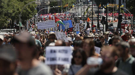 "Más armas, más guerras": el antimilitarismo alza la voz en la 'contracumbre' de la OTAN en Madrid
