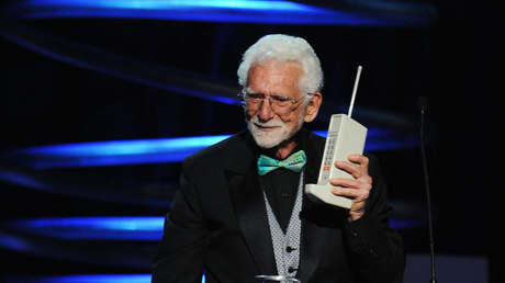 "¡Aprovecha la vida!": El inventor del teléfono móvil cree que las personas deben dedicar menos tiempo a sus dispositivos