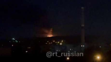 Ucrania lanza un ataque con lanzacohetes múltiples estadounidenses HIMARS contra Lugansk