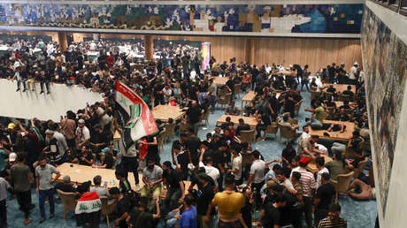 Manifestantes irrumpen en el Parlamento de Irak por segunda vez en una semana (VIDEOS)