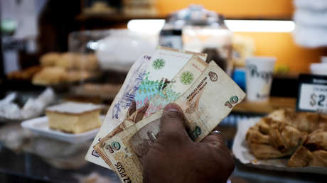 Argentina registra la inflación más alta en 20 años y el Gobierno convoca a empresarios y sindicalistas para lograr una estabilidad de "60 días"