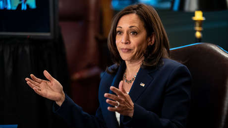 Texas envía dos buses con migrantes sudamericanos a la residencia de Kamala Harris