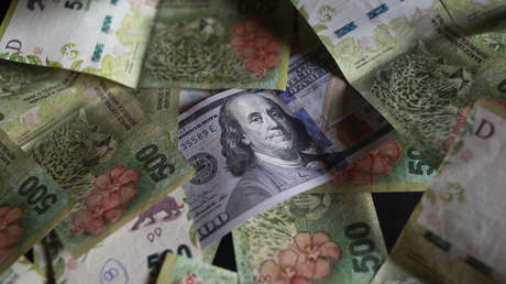 Ocho tipos de cotización diferentes y rechazo a los billetes 'de cara chica': claves para entender el complejo mundo del dólar en Argentina