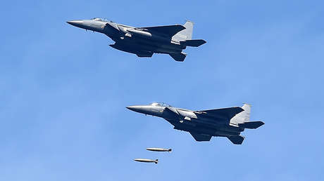 Caza surcoreano lanza 2 bombas de alta precisión sobre una isla deshabitada en respuesta al lanzamiento de un misil de Corea del Norte