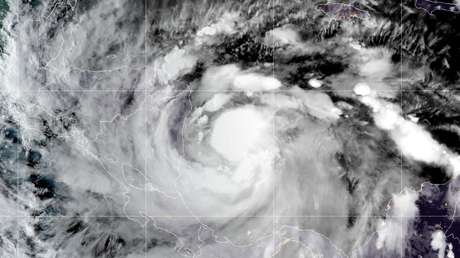 La tormenta tropical Julia se convierte en huracán en su paso por Colombia