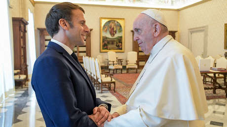 Macron pide al papa Francisco que medie entre Putin y Biden