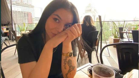 "¡Ayuda, no me quiere bajar!": Muere una joven mexicana al tirarse de un taxi en el que estaba retenida