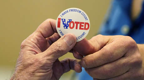 Dos políticos fallecidos son reelectos en los comicios de medio término en EE.UU.