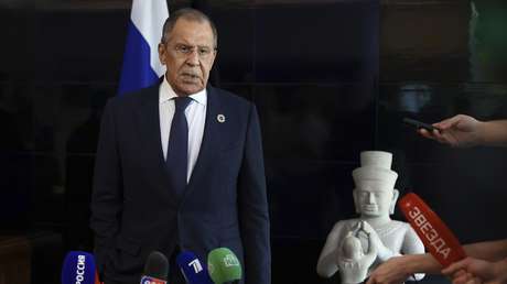 Lavrov: "Lo que pasa en Ucrania es una guerra híbrida desatada y preparada por Occidente durante años"