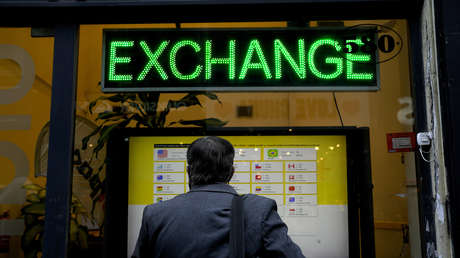 El dólar 'blue' en Argentina llega a su máximo histórico y cotiza a 355 pesos