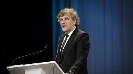 El cineasta Emir Kusturica declara que los serbios construyen barricadas en Kosovo "para proteger sus vidas"