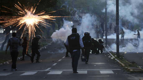Refuerzan el bloqueo de carreteras en Santa Cruz para exigir la liberación de Camacho