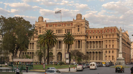 Ministro de Seguridad de Buenos Aires pide licencia tras escándalo de chats con miembro de la Corte