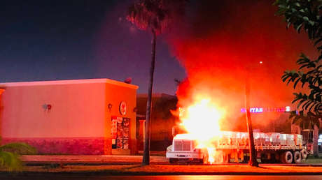 Bloqueos, balaceras y vehículos quemados: Culiacán amanece en llamas y las autoridades piden no salir de casa