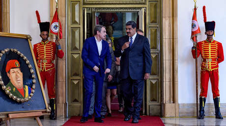 Zapatero se reúne con Maduro en Caracas para apoyar el diálogo con la oposición