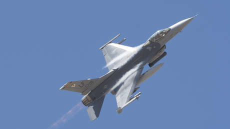 Politico: Funcionarios del Pentágono plantean suministrar cazas F-16 a Ucrania