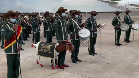 VIDEO: Zimbabue se despide del presidente bielorruso en una ceremonia espectacular