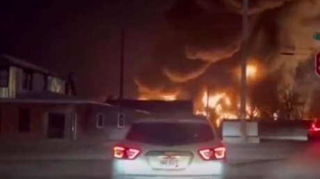 Descarrila un tren y provoca un gran incendio en el estado estadounidense de Ohio