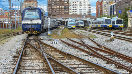 Bochorno para España: el escándalo de los trenes que costaron millones y no caben en los túneles