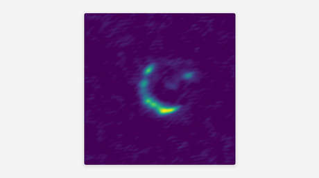 Descubren una galaxia invisible gracias al 'truco' de la distorsión del espacio-tiempo descrito por Einstein