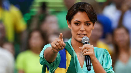 La esposa de Bolsonaro entra al ruedo político en Brasil para "aumentar la participación femenina"