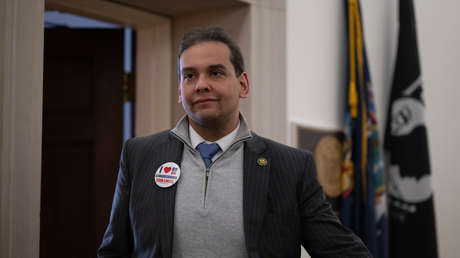 Congresista que inventó su currículum explica la razón del engaño y admite ser un "terrible mentiroso"