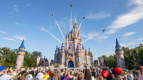 Gobernador de Florida toma el control del distrito Disney como presunto castigo a la empresa