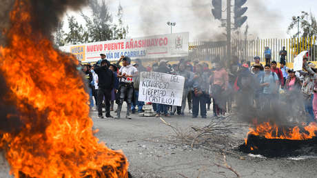 Ira popular, sin elecciones a la vista y con partidos débiles: la "olla en ebullición" de Perú
