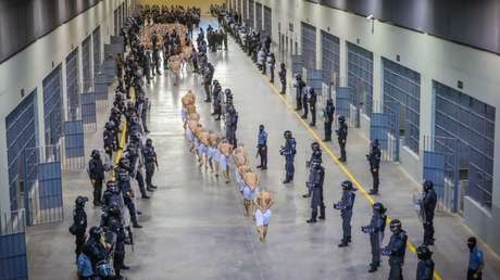 EE.UU. denuncia "tratos inhumanos" en las cárceles de El Salvador