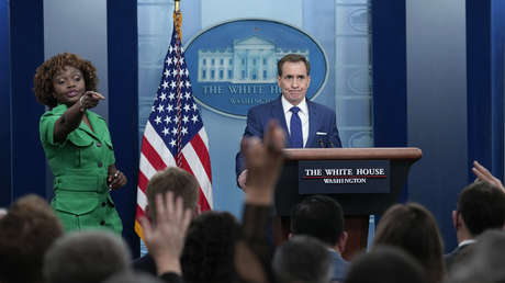 Interrumpen una rueda de prensa de la Casa Blanca por la protesta de un periodista que se siente "discriminado" (VIDEO)