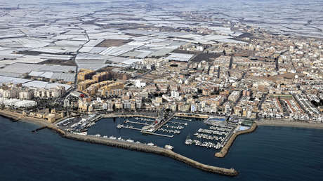 Un informe 'saca los colores' a las granjas del sur de España por la situación laboral de los migrantes