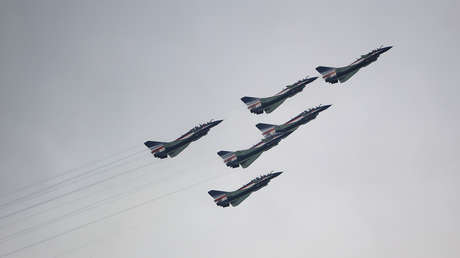 China organiza patrullas aéreas en el estrecho de Taiwán ante el viaje de la líder taiwanesa a EE.UU.