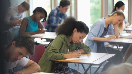 Despiden a un profesor por pedirle a sus alumnos que escribieran sus propios obituarios en EE.UU.