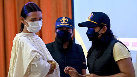 Se toma una foto desnuda junto a un árbol sagrado de Bali y termina deportada