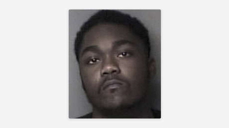 Hombre balea en la cara a una niña de 6 años por entrar a su patio a buscar un balón