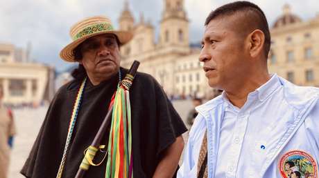 Petro estalla contra la prensa por desinformar sobre acto pacífico de indígenas con símbolo ancestral