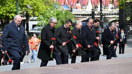 VIDEO: Putin y mandatarios de ex repúblicas soviéticas colocan una ofrenda floral en la Tumba del Soldado Desconocido